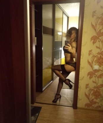 В Москве я расскажу тебе об уникальных услугах, которые я предлагаю. Моя задача - сделать твои фантазии реальностью. У меня множество возможностей, чтобы удовлетворить любой вкус. Я могу быть твоей нежной и страстной партнершей, исполнять самые смелые желания. Мои отзывы говорят сами за себя - клиенты остаются довольными каждой встречей со мной. Фото в моем профиле подтверждают мою естественную красоту. Я живу в Москве и с нетерпением жду встречи с тобой! 💋 Валерия